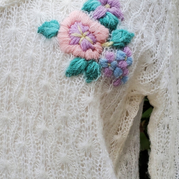 Vintage 80s Gitano Sweater, Ivory With Floral detail, soft girl, pastel, sheer - Picture 6 of 6